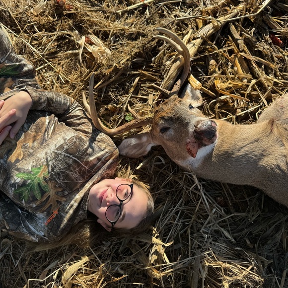 Meet your Posher, Madelyn - Picture 1 of 1